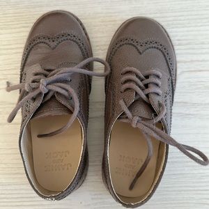 Janie and Jack boys leather wing tip dress shoe. Size 9. Great condition!